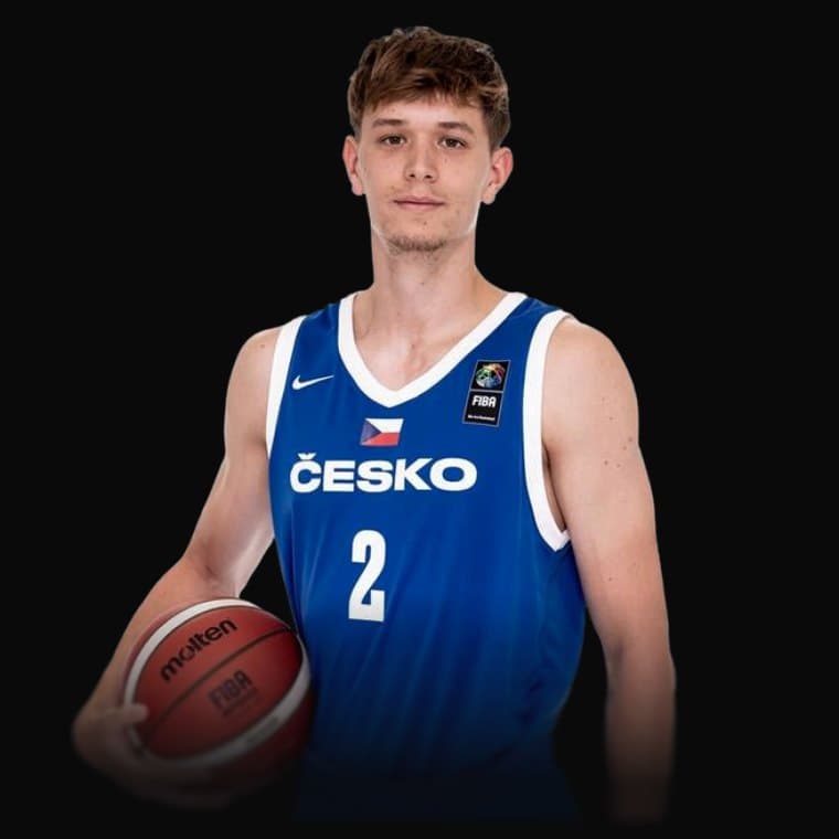 Basketbalista Ondřej Hanzlík v dresu české reprezentace